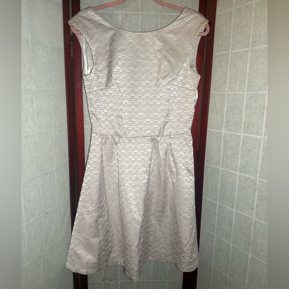 H&M Mauve Textured Structured Classic Fit and Flare Dress Womens Size 8